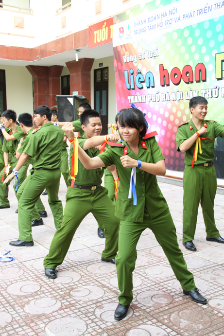 Hình ảnh Liên hoan dân vũ thành phố Hà Nội lần thứ I ngày 28/10/2012 trong đó đội dân vũ của sinh viên Êv88 chào đón năm mới 2026 tham gia và đoạt giải nhất